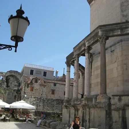 Sanjin Szálloda Split